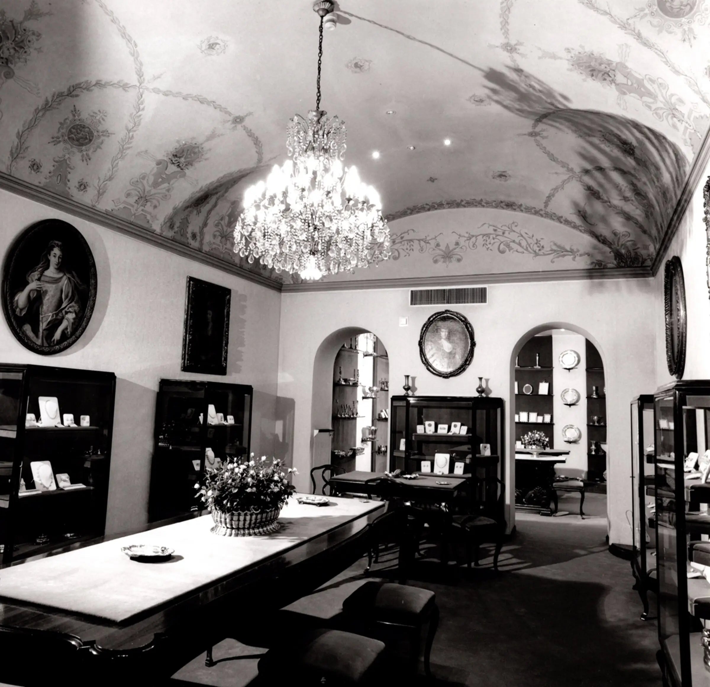 At the end of the First World War, Mario decided that the time was right for him to set up his own venture. And with that, Mario took over Beltrami and Besnati’s business, and opened his first store at Via Santa Margherita 5.