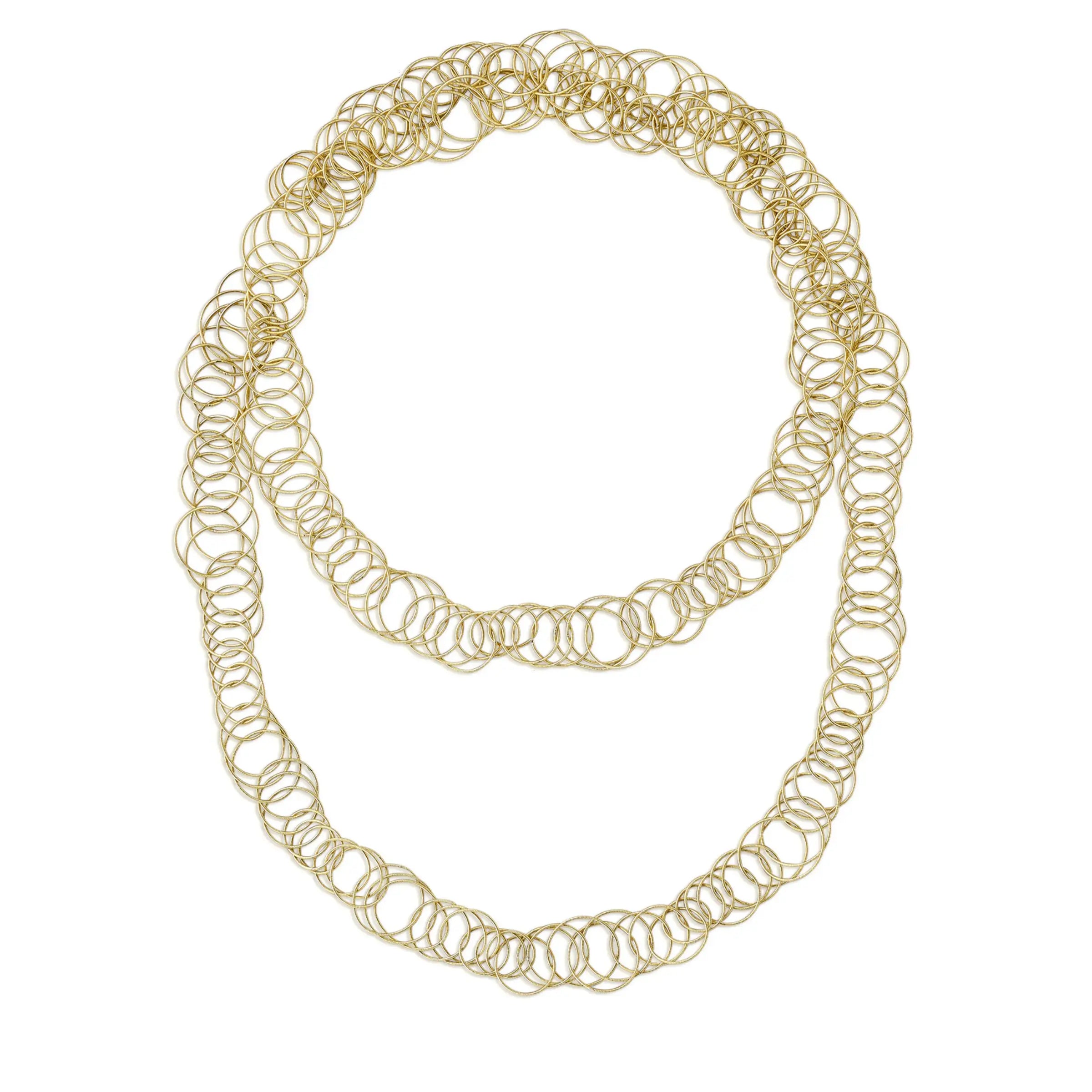 At the end of the First World War, Mario decided that the time was right for him to set up his own venture. And with that, Mario took over Beltrami and Besnati’s business, and opened his first store at Via Santa Margherita 5.