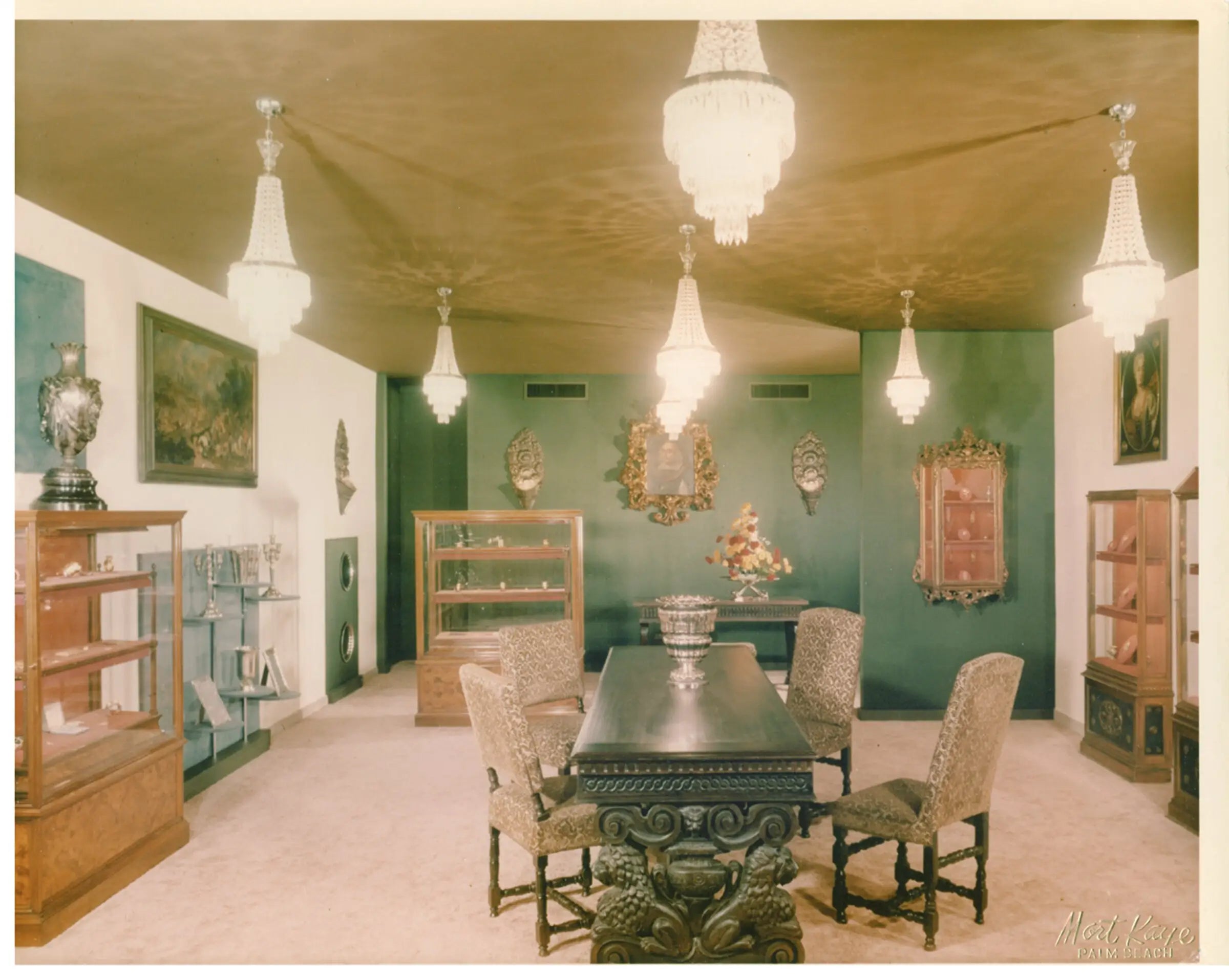 At the end of the First World War, Mario decided that the time was right for him to set up his own venture. And with that, Mario took over Beltrami and Besnati’s business, and opened his first store at Via Santa Margherita 5.